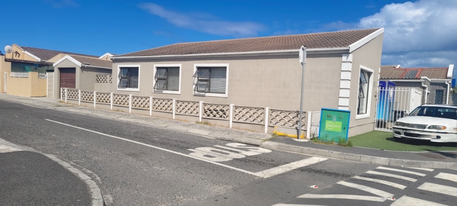 3 Bedroom Property for Sale in Strandfontein Village Western Cape